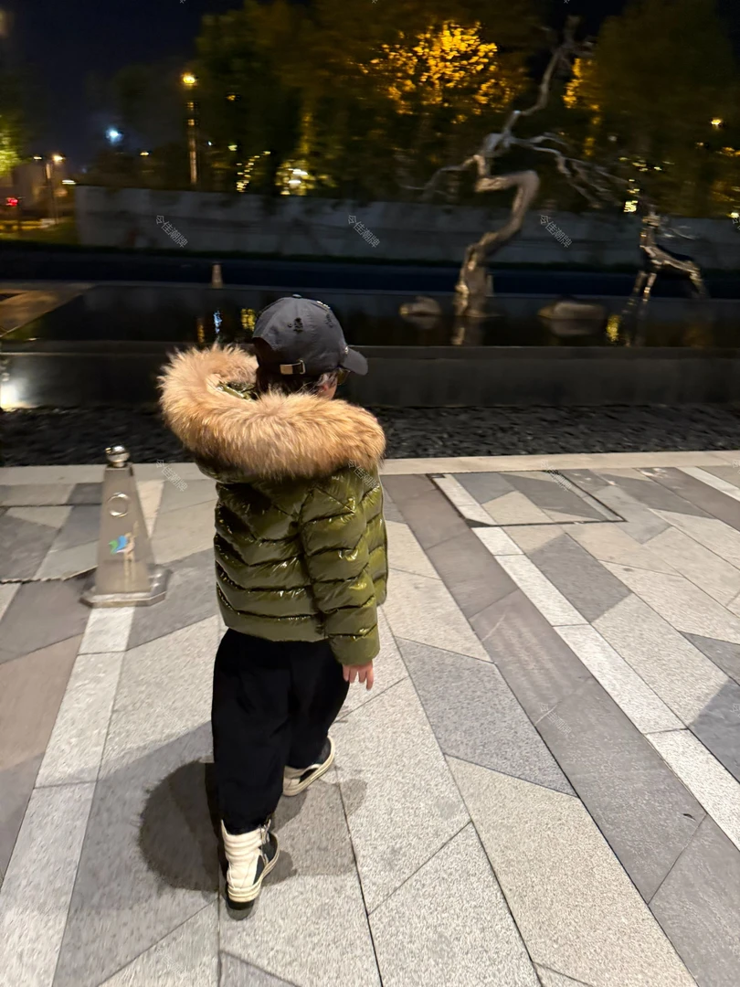 现货令佳潮牌冬款儿童中性绿色亮面90白鸭绒大毛领连帽羽绒服3226