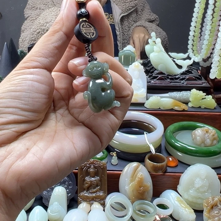 未镶嵌戒圈和田玉