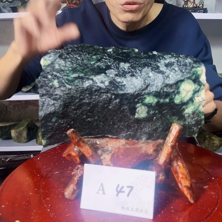 未镶嵌蛇纹石玉珠宝奇石