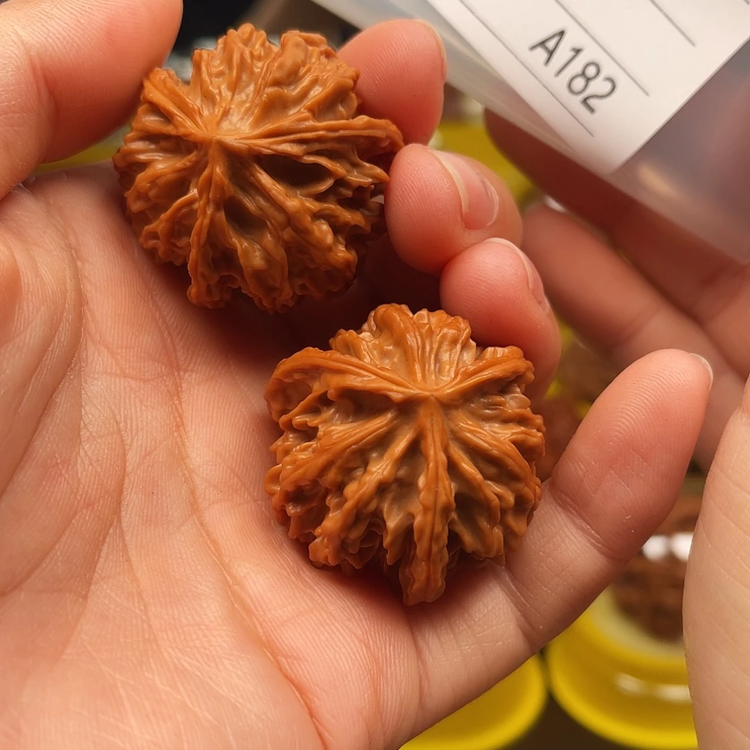 毛***毛吊坠文玩核桃三棱