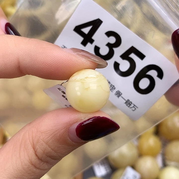 蜜蜡未镶嵌珠宝奇石15