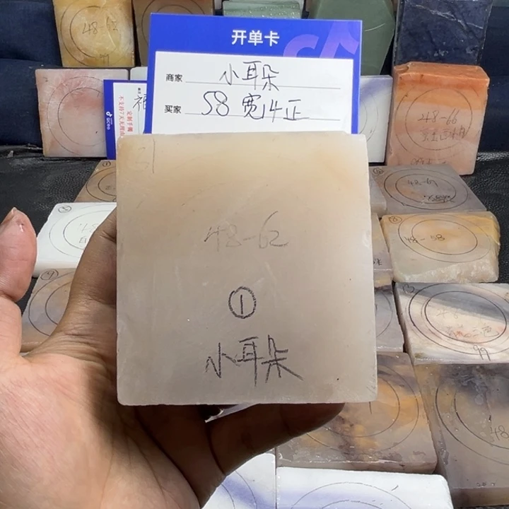 石英质玉手镯未镶嵌小*朵定制手镯