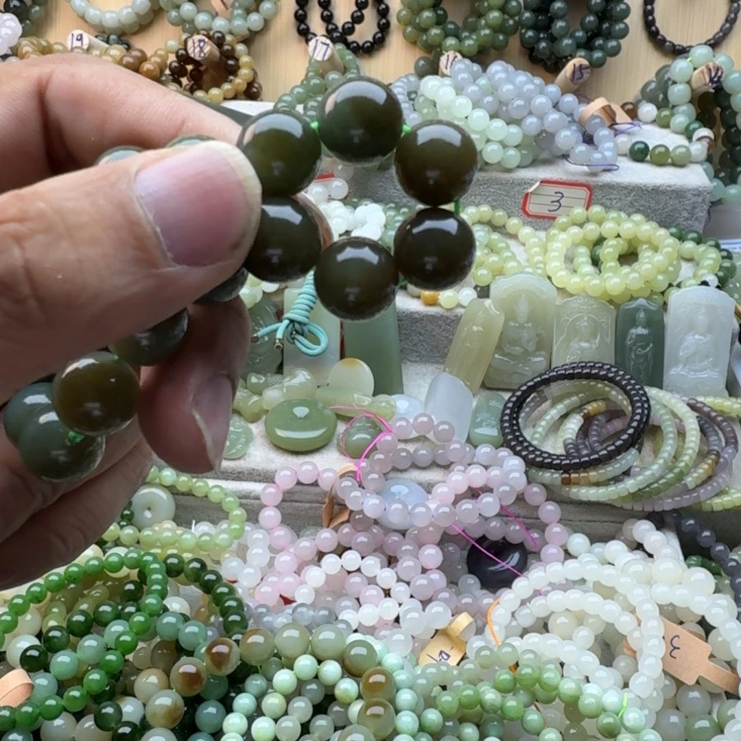 艾***景未镶嵌手链和田玉