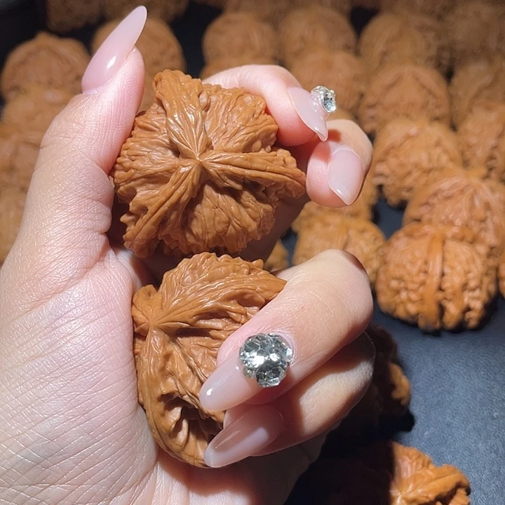 啊***刚文玩核桃吊坠小妹三棱