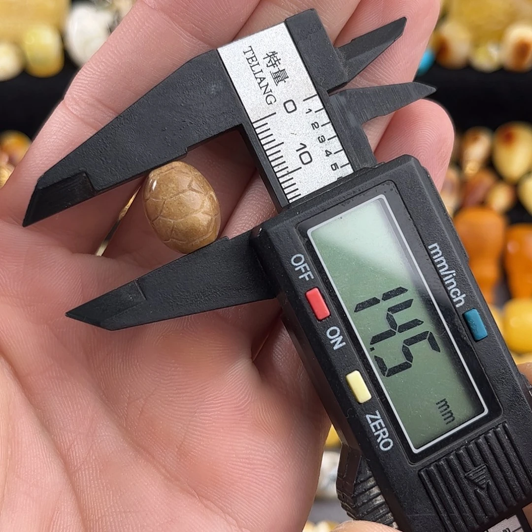 蜜蜡未镶嵌珠宝奇石