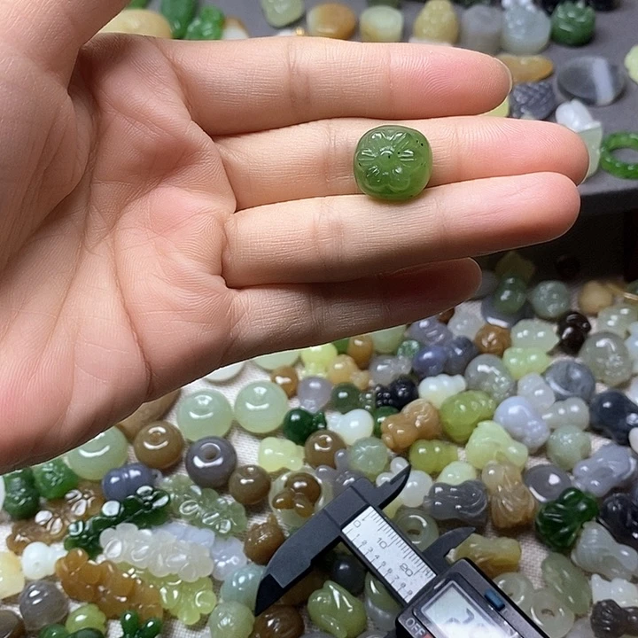 未镶嵌和田玉挂件柿子