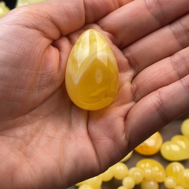 琥珀未镶嵌颈饰蜜蜡