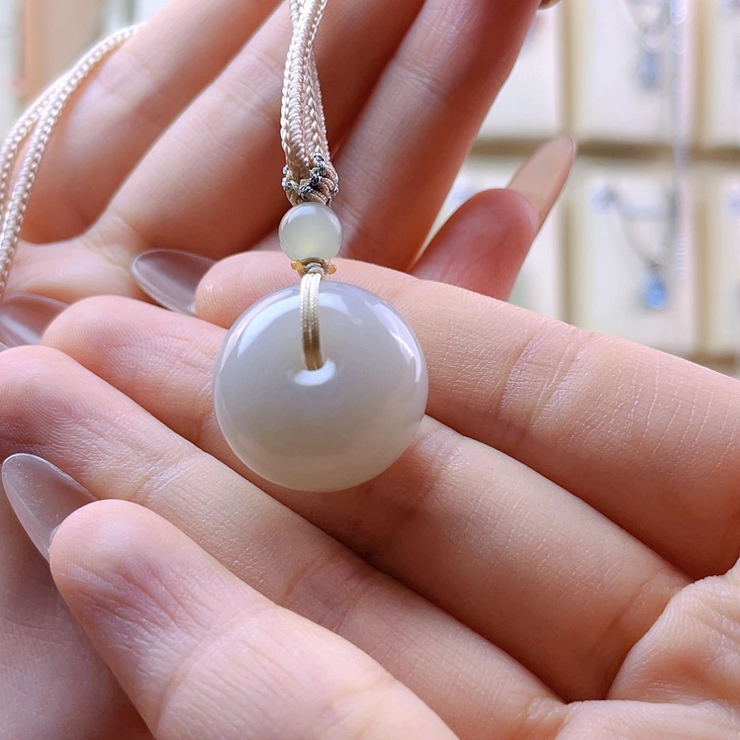 和田玉未镶嵌吊坠(赠链)猫