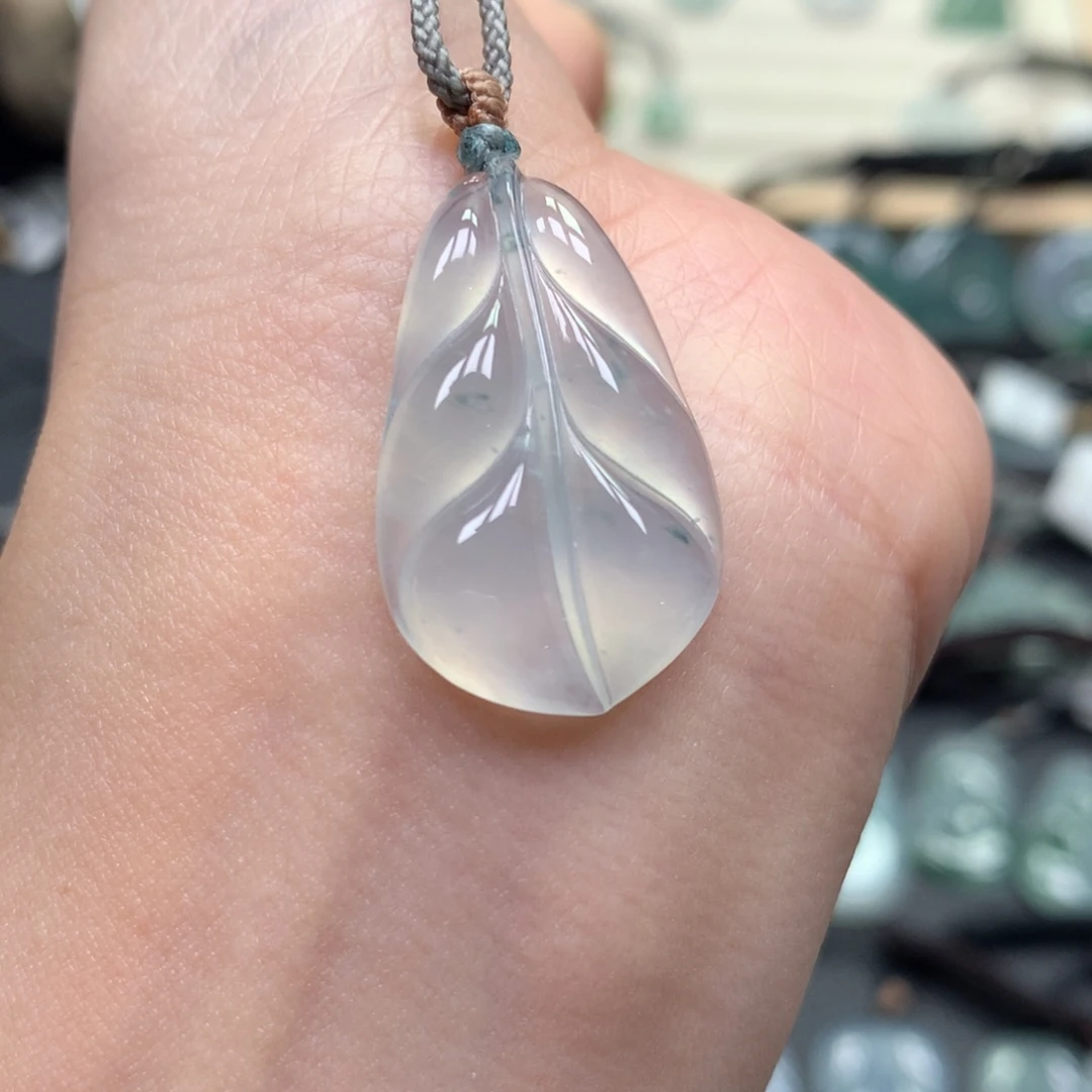 翡翠颈饰未镶嵌叶子