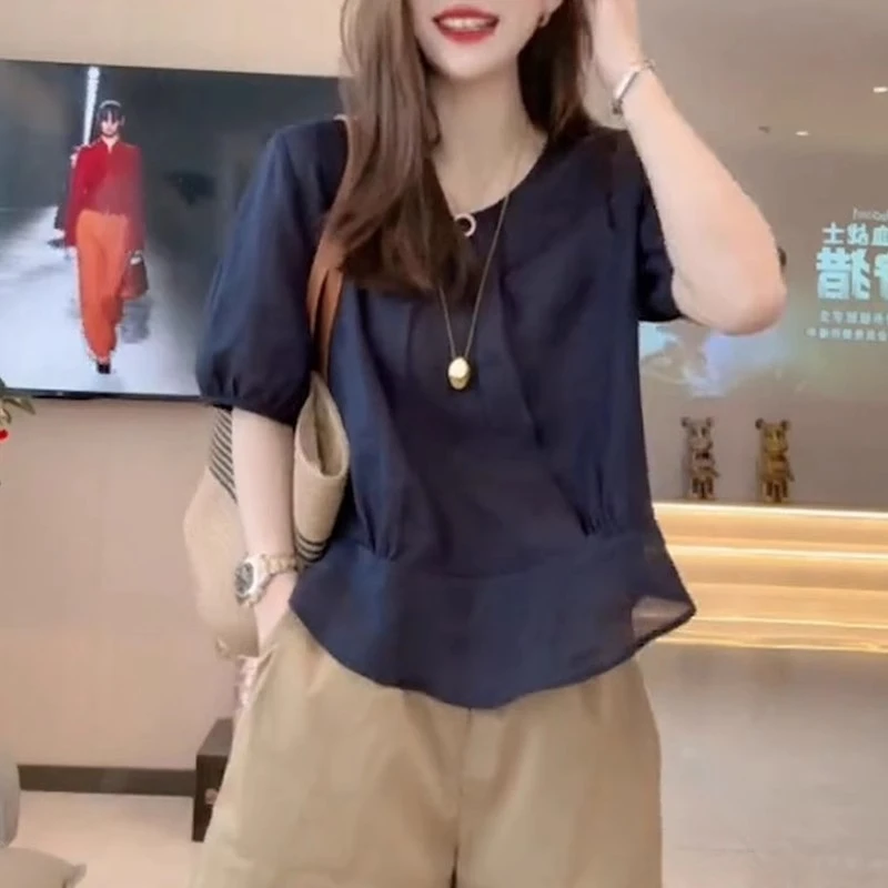 气质别致漂亮衬衫女夏季圆领气质减龄短袖衬衣不规则薄款休闲上衣