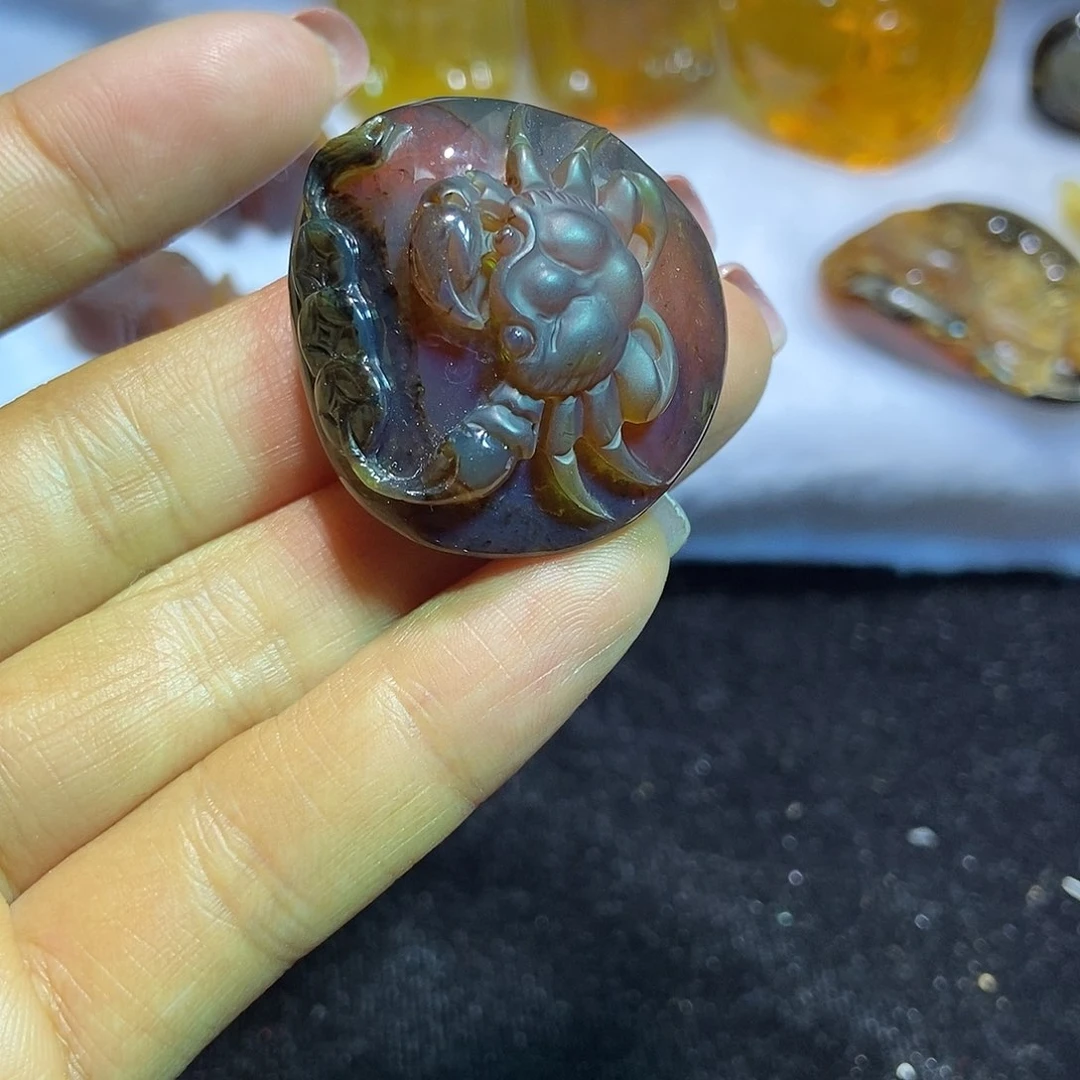 琥珀颈饰未镶嵌螃蟹