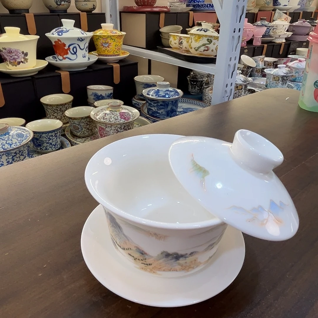 这些盖碗很漂亮！！！