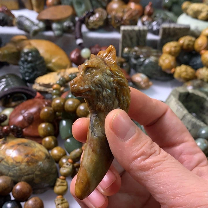 未镶嵌岫岩河磨玉（透闪石质玉）把件