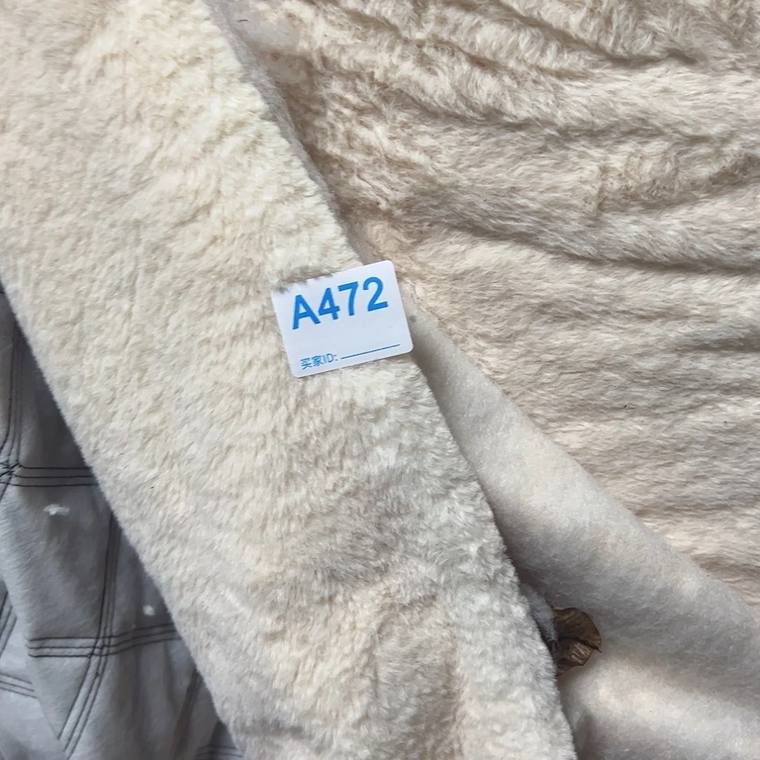 米白色兔毛加冕¥16 ， 2米472