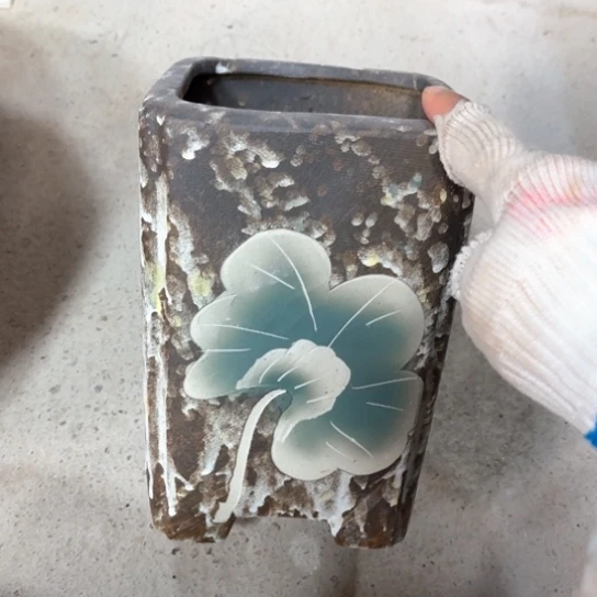 罐默认微瑕，有孔编号21-134