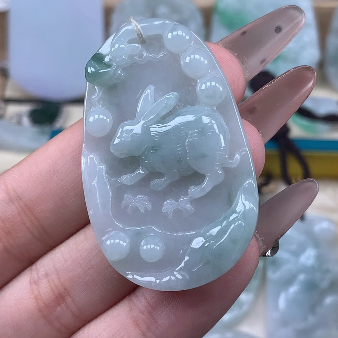 翡翠未镶嵌颈饰生肖兔