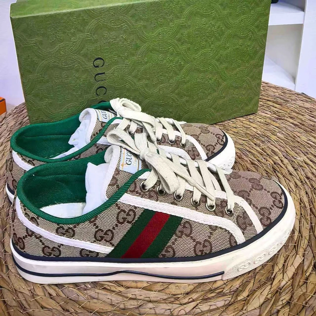 95新 GUCCI/古驰 古驰老花运动鞋37码/70120149