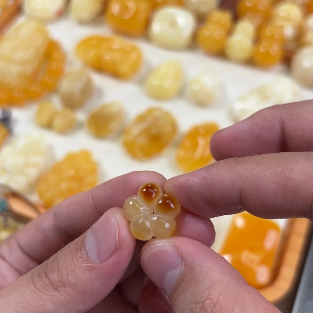 小***呼裸石蜜蜡未镶嵌五瓣花