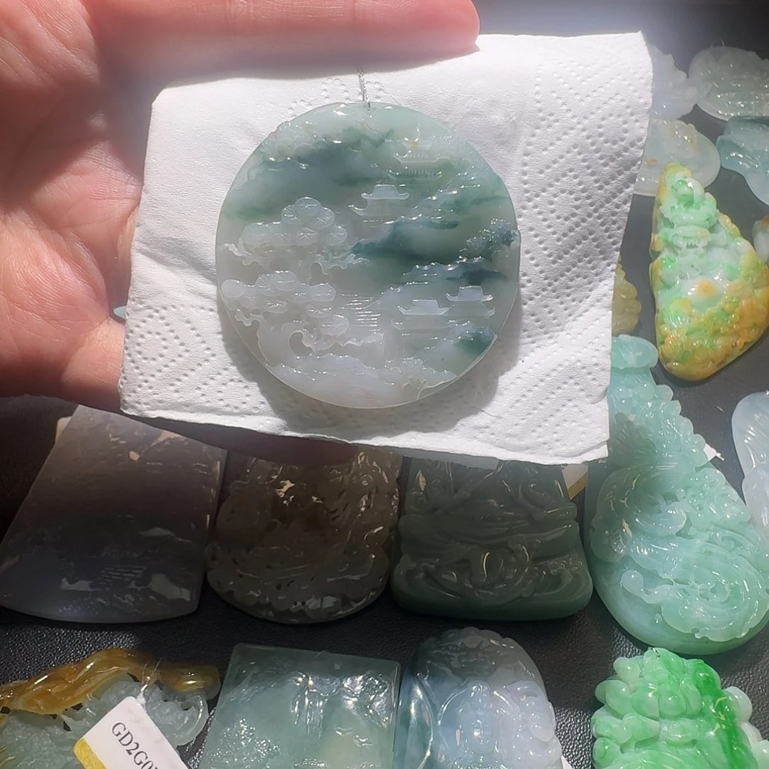 翡翠未镶嵌颈饰吊坠