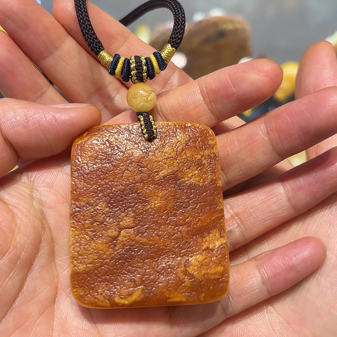 琥珀未镶嵌颈饰切牌