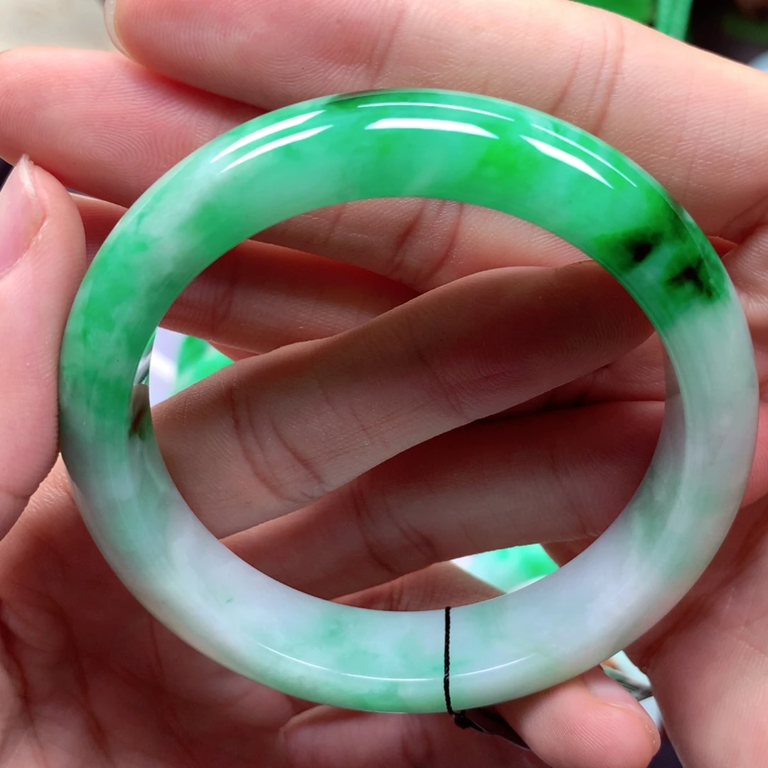 翡翠手镯未镶嵌翡翠手镯