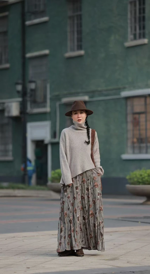 氛围感不规则高领毛衣