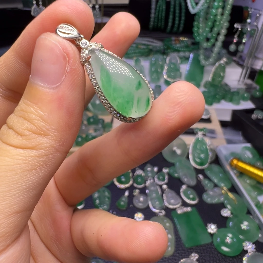 石英质玉未镶嵌颈饰