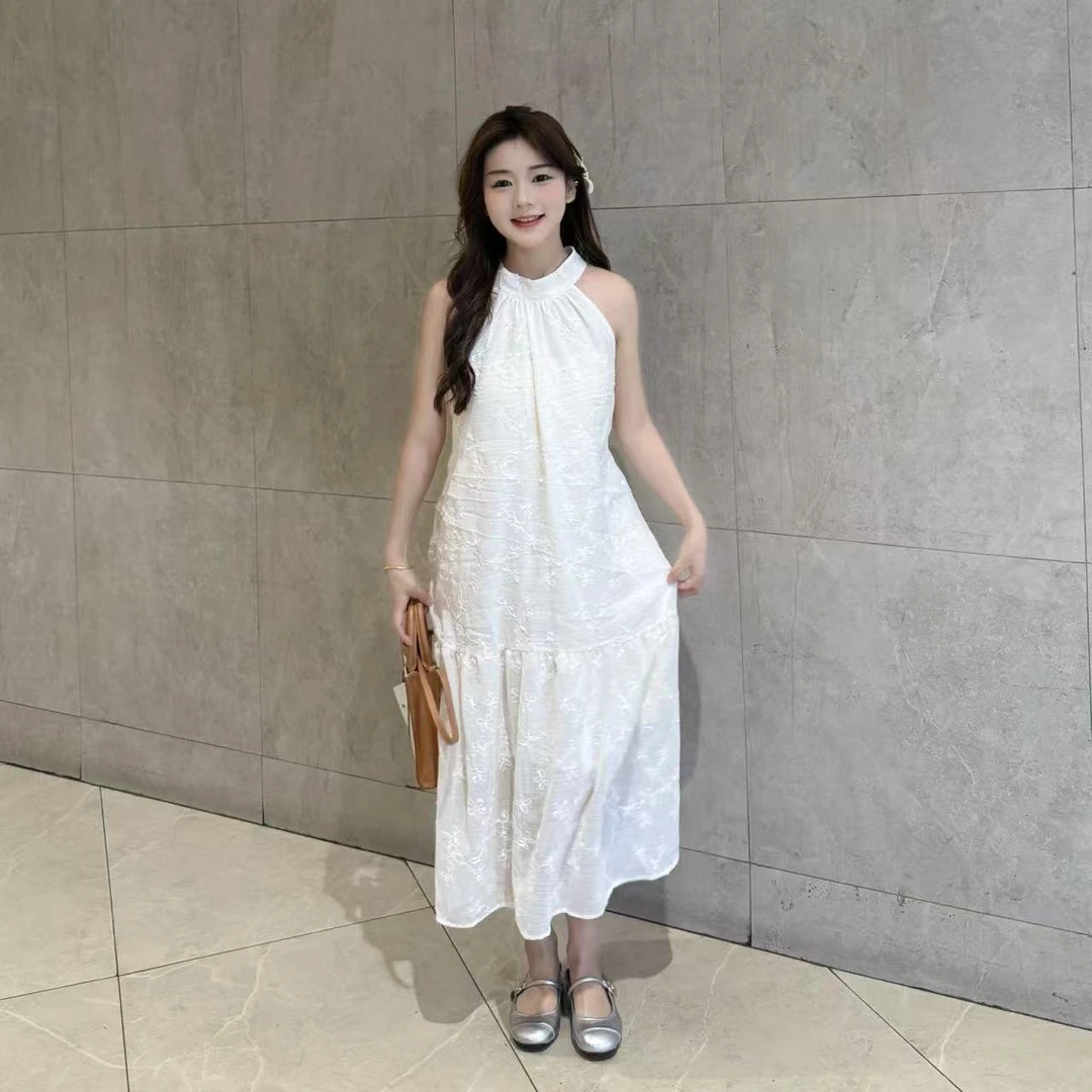 小个子设计感小众复古肌理感花朵刺绣无袖挂脖法式超仙气质连衣裙