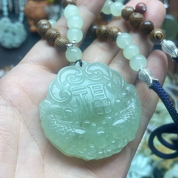 未镶嵌蛇纹石玉颈饰