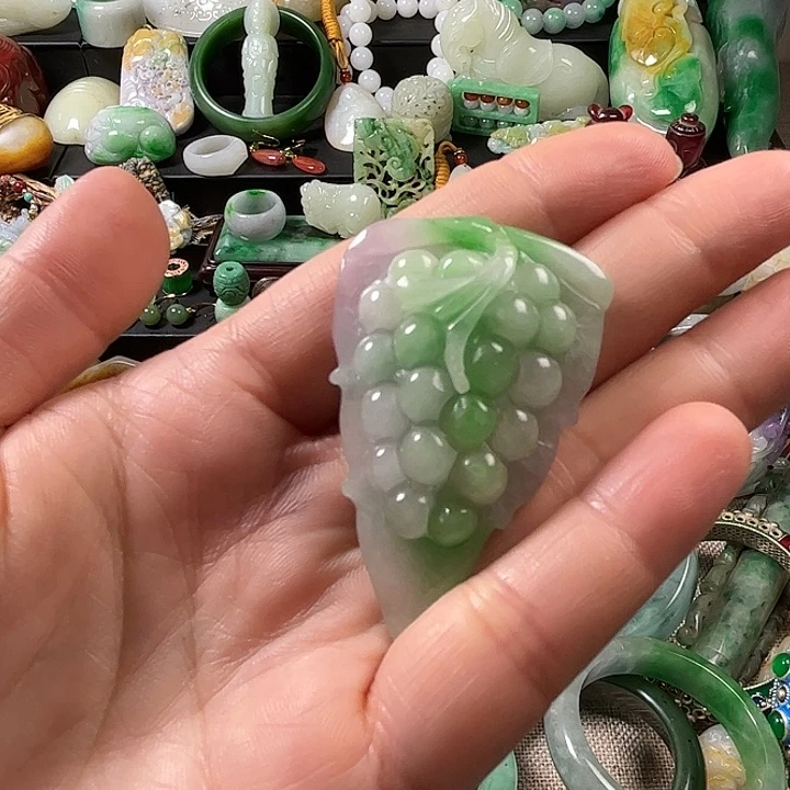 翡翠未镶嵌颈饰翡翠未镶嵌颈饰