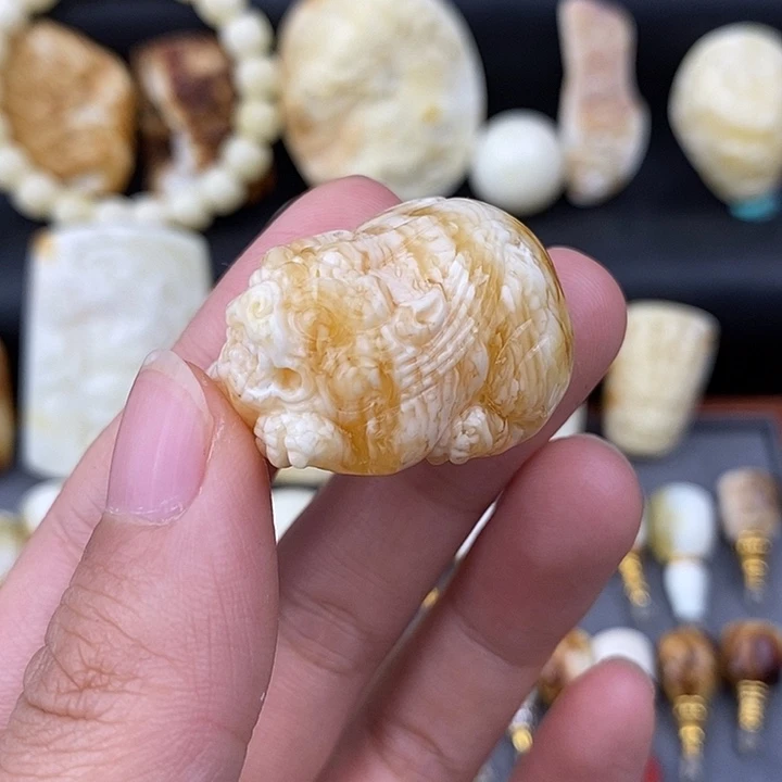 琥珀未镶嵌裸石虎皮貔貅微瑕c892