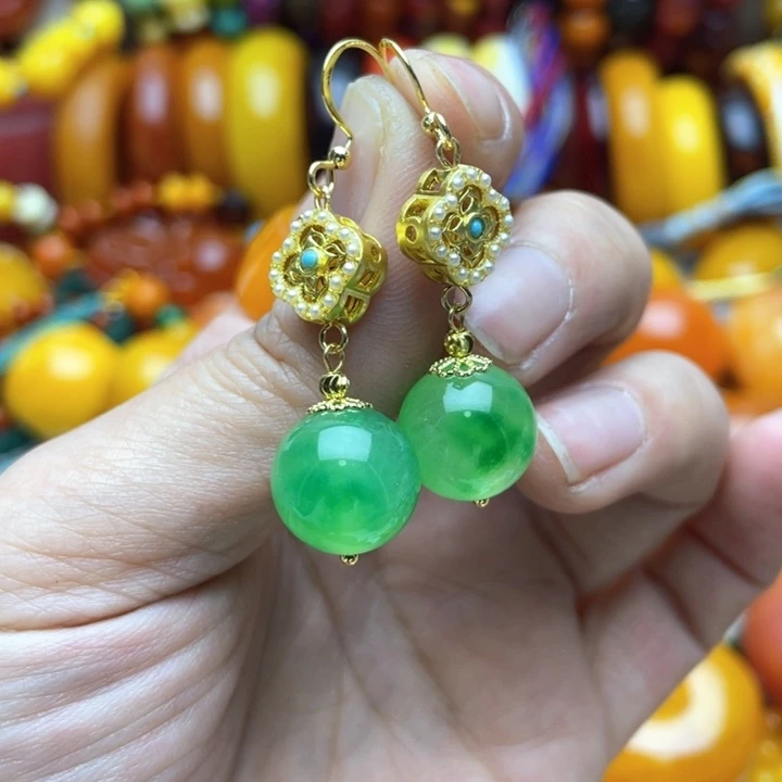 树脂制品36号飘绿耳坠