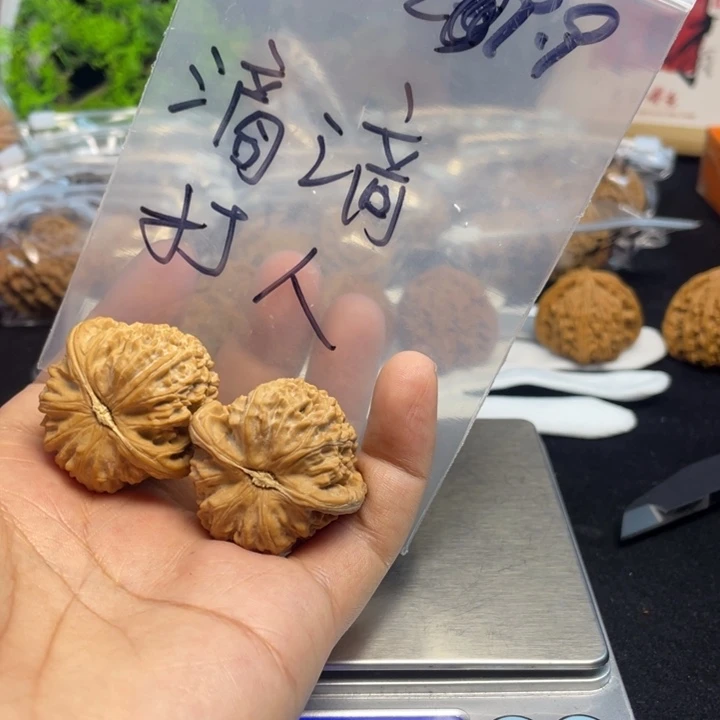 文玩核桃把件滴**人白狮子