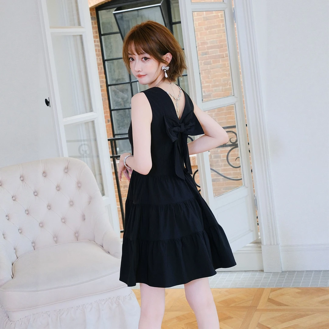 【现货】MIUCO极简风V领小黑裙清爽无袖背心裙收腰A字短裙连衣裙D