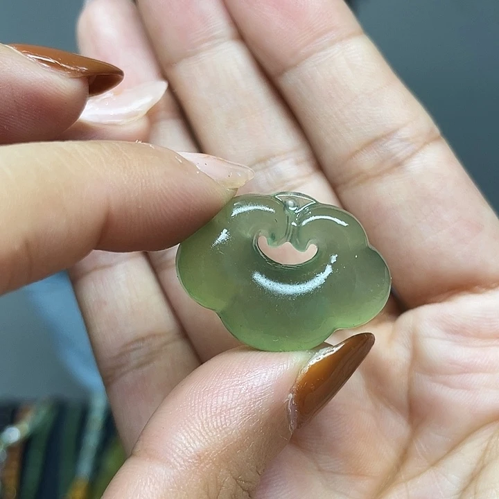 鸽***9蛇纹石玉未镶嵌颈饰