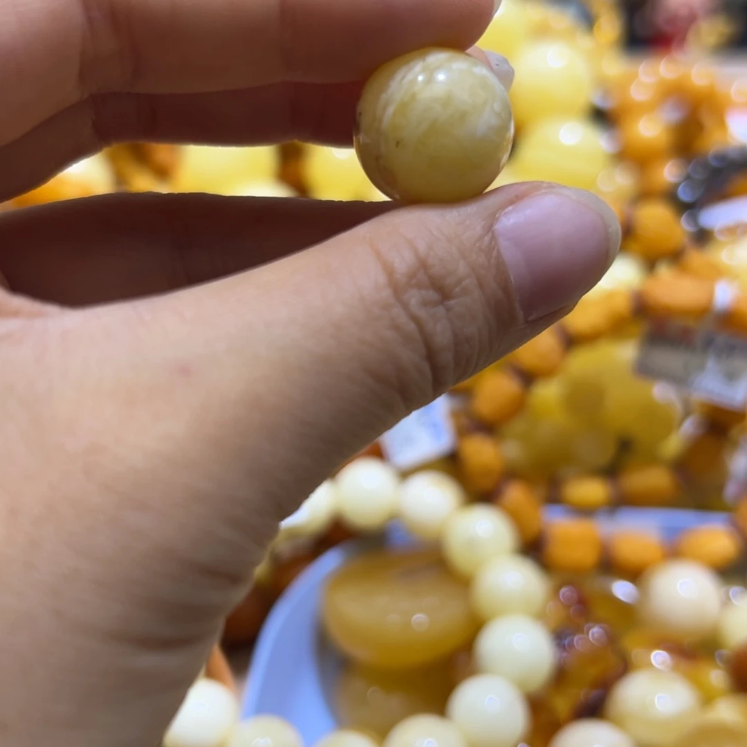 未镶嵌琥珀珠宝奇石