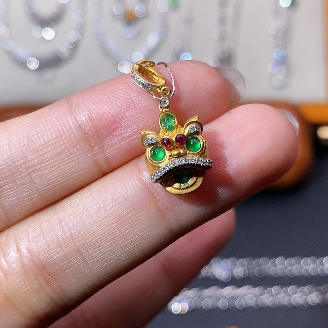 翡翠18K金镶嵌颈饰滴溜