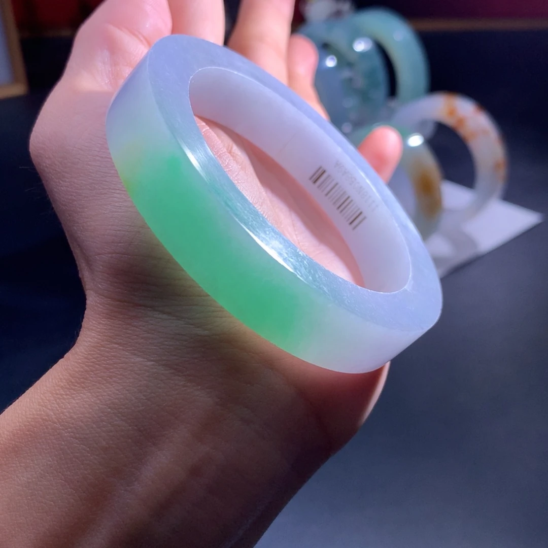 定制翡翠未镶嵌翡翠手镯