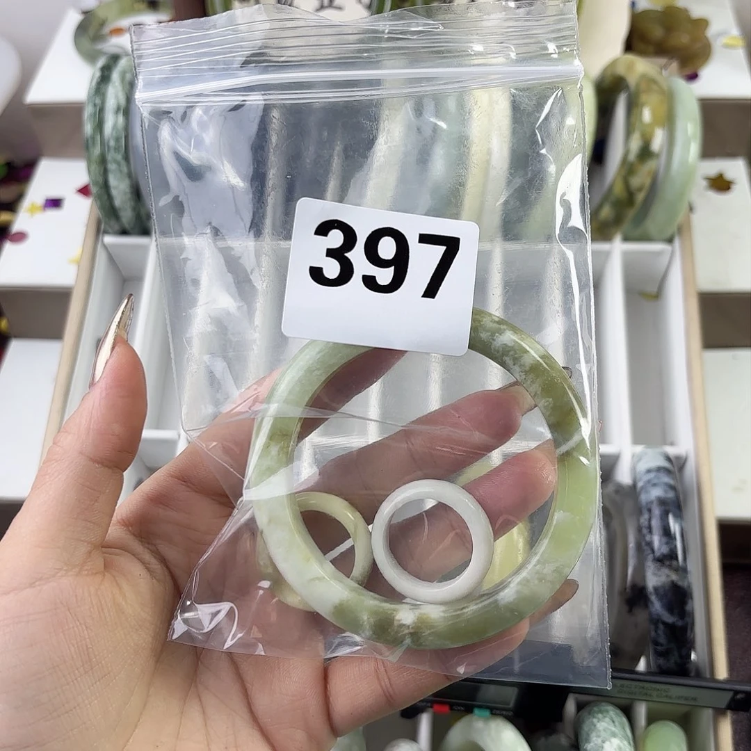 蛇纹石玉手镯未镶嵌小****?