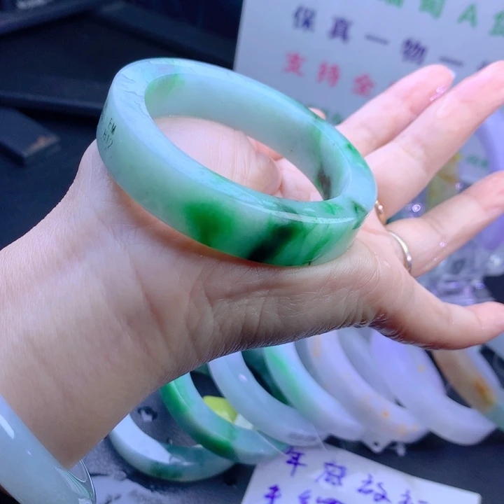 未镶嵌翡翠手镯定制翡翠