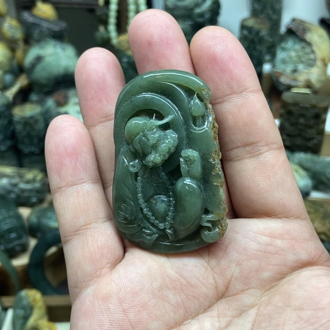 未镶嵌岫岩河磨玉（透闪石质玉）把件