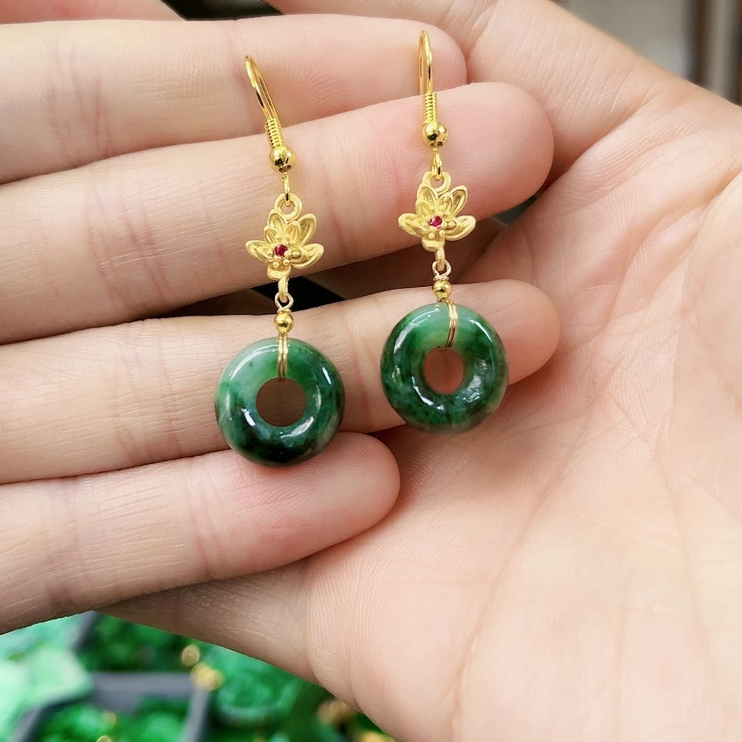 翡翠颈饰未镶嵌耳饰多样性