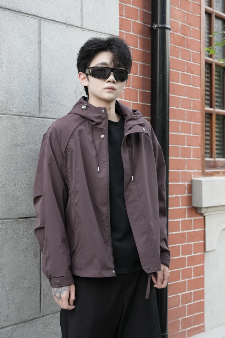 BJM25年男士户外连帽款高领冲锋衣春秋防风夹克防晒防水外套8823