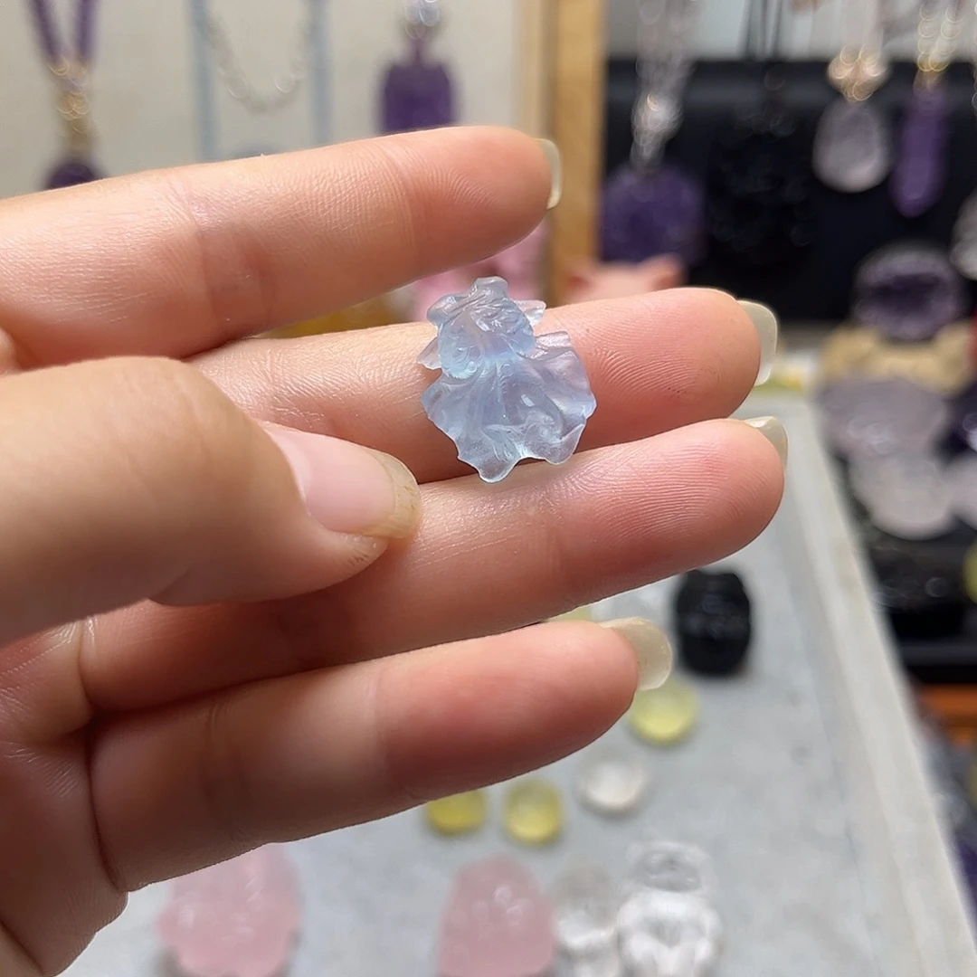 未镶嵌颈饰水晶巴*?海蓝宝鱼30