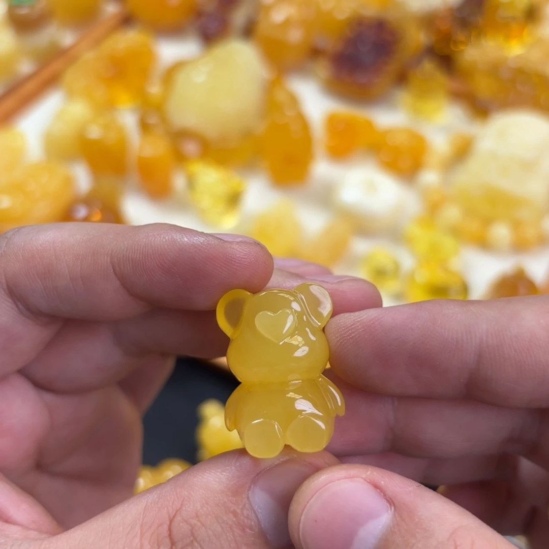 蜜蜡未镶嵌裸石小熊