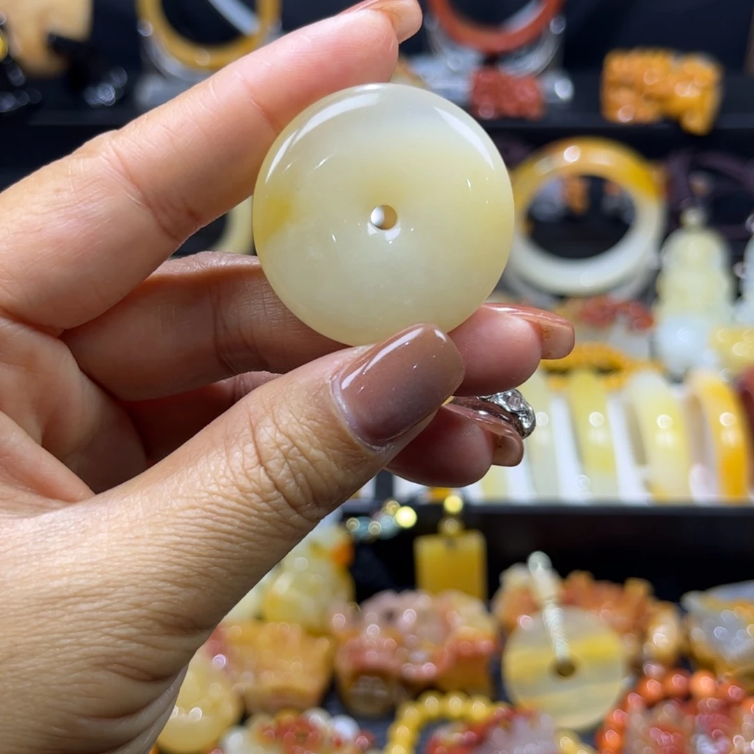 石英质玉（黄龙玉）未镶嵌颈饰