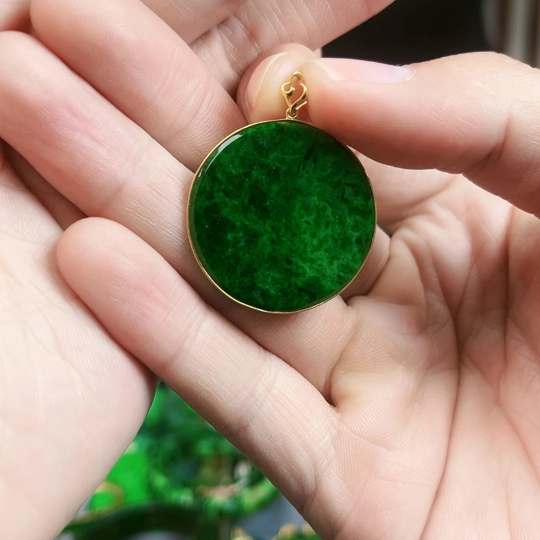 翡翠颈饰18K金镶嵌吊坠