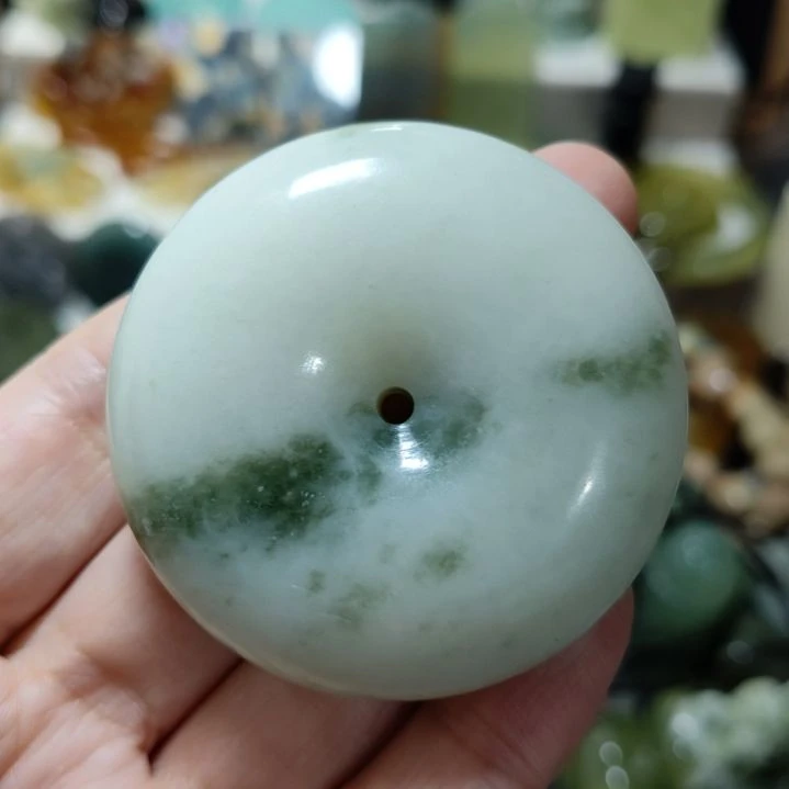 岫玉未镶嵌平安扣