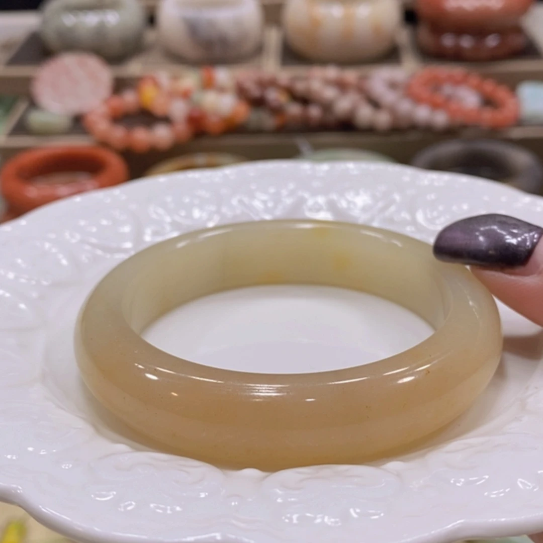 【闪购商品】未镶嵌手镯石英质玉