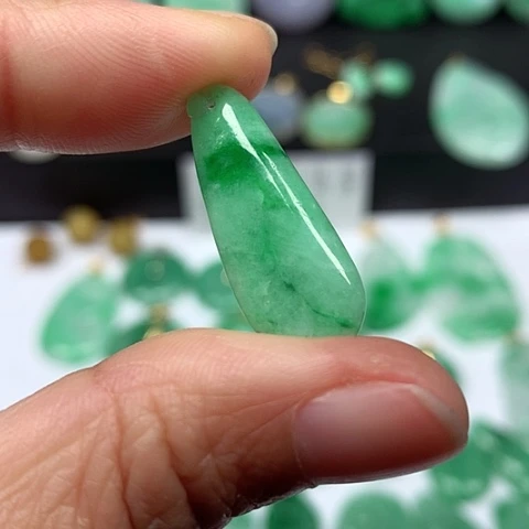 翡翠吊坠(不含链)18K金镶嵌